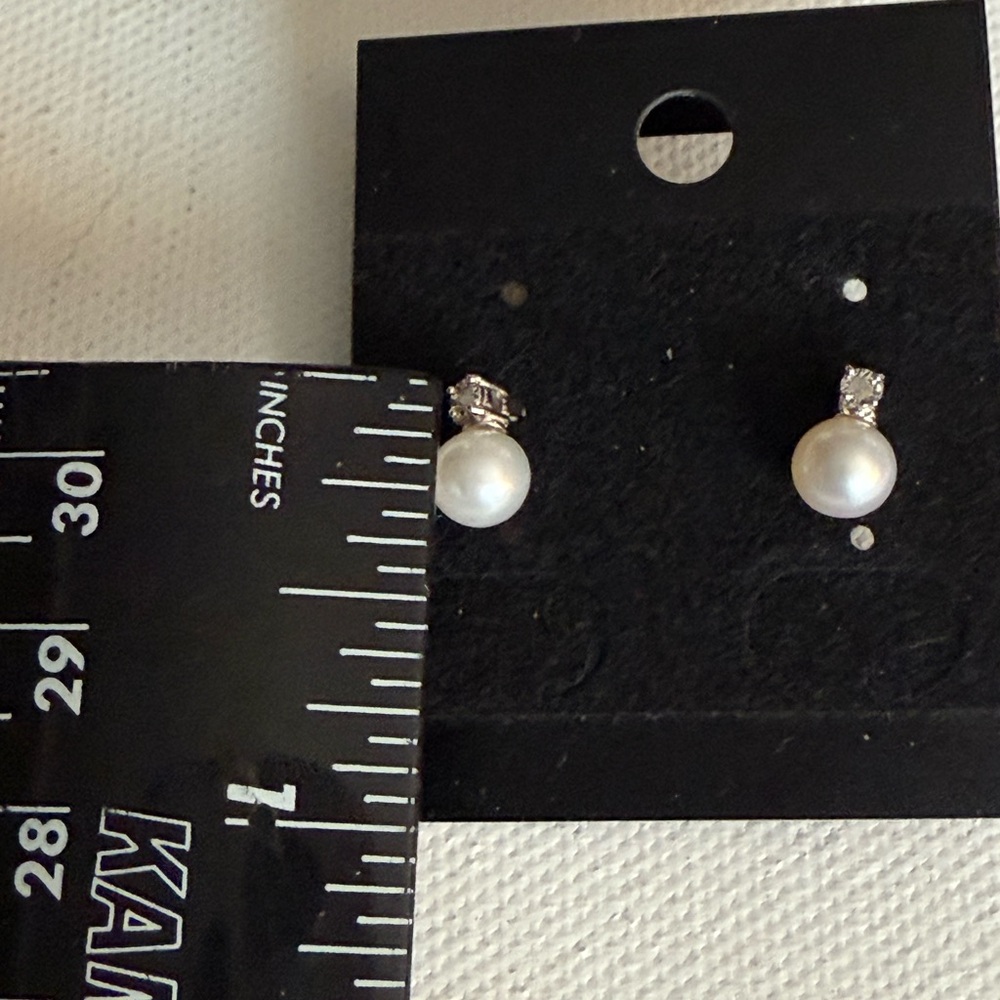 Elegant Silver Pearl 925 Marked Earrings - Picture 5 of 6